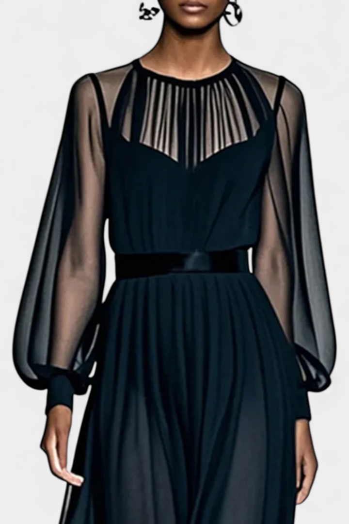 Aurelia Robe Longue en Chiffon Plissé à Détails Transparents